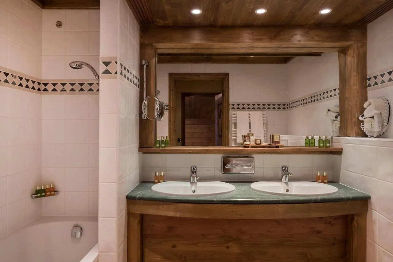 Hotel Mont Vallon Meribel 4*,